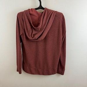 Women's maroon Under Armour light weight sweatshirt small